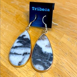 Marble earring with gold trim